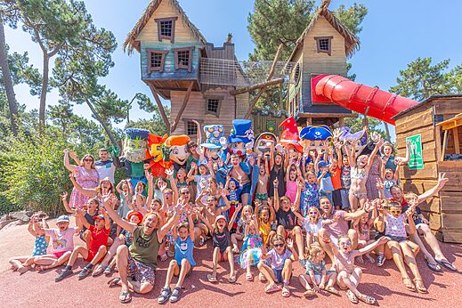 Animation Kinder, Maskottchen und Spielplatz mit Rutsche auf dem Campingplatz CAPFUN Zephir in Les Mathes La Palmyre (17).